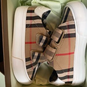 Burberry shoes
